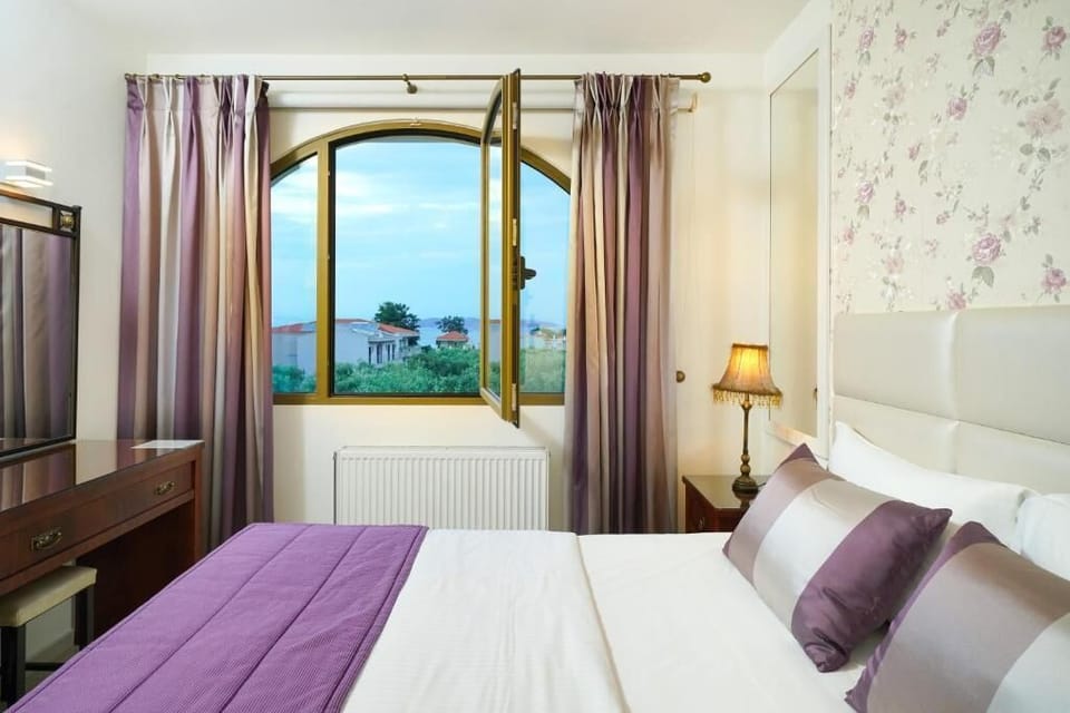 Superior Suite, 1 Bedroom | 1 bedroom, soundproofing, free WiFi