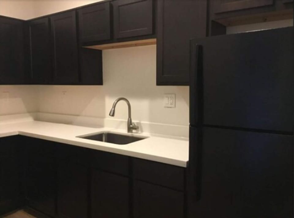 Standard Room, 1 King Bed, Non Smoking, Kitchenette | Desk, iron/ironing board, free WiFi, bed sheets