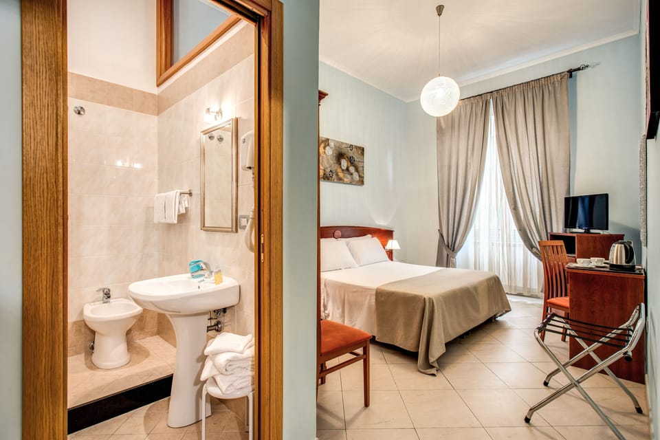 Double Room | Minibar (some free items), in-room safe, soundproofing, cribs (free)