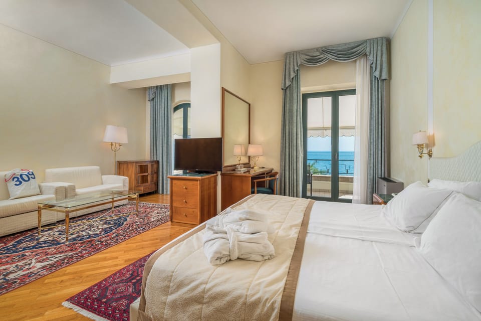 Junior Suite, Lake View | Premium bedding, minibar, in-room safe, desk