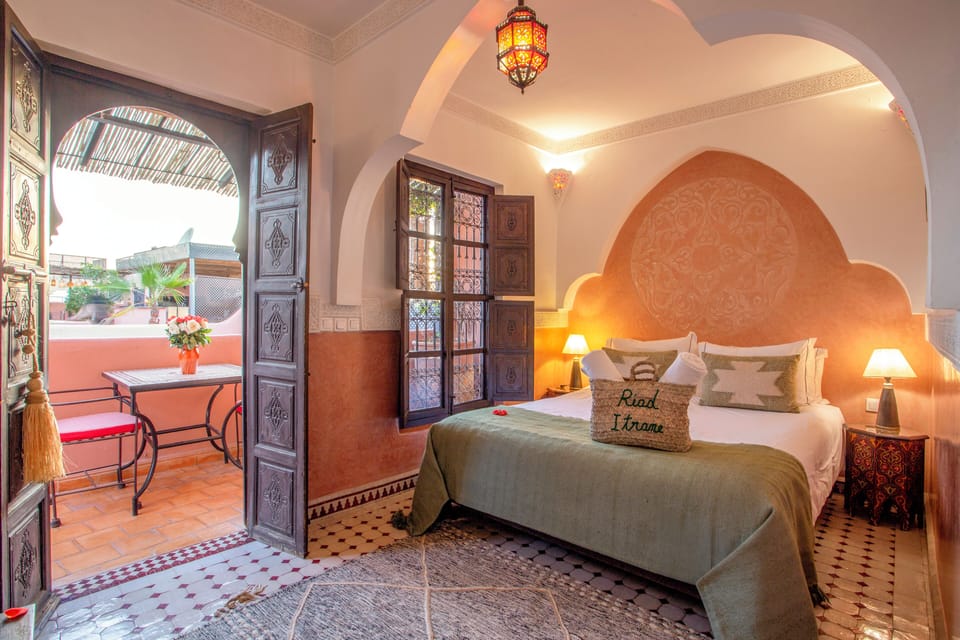 Suite junior balcon (Adhara/ Sirus) lit double | Egyptian cotton sheets, premium bedding, pillowtop beds, in-room safe