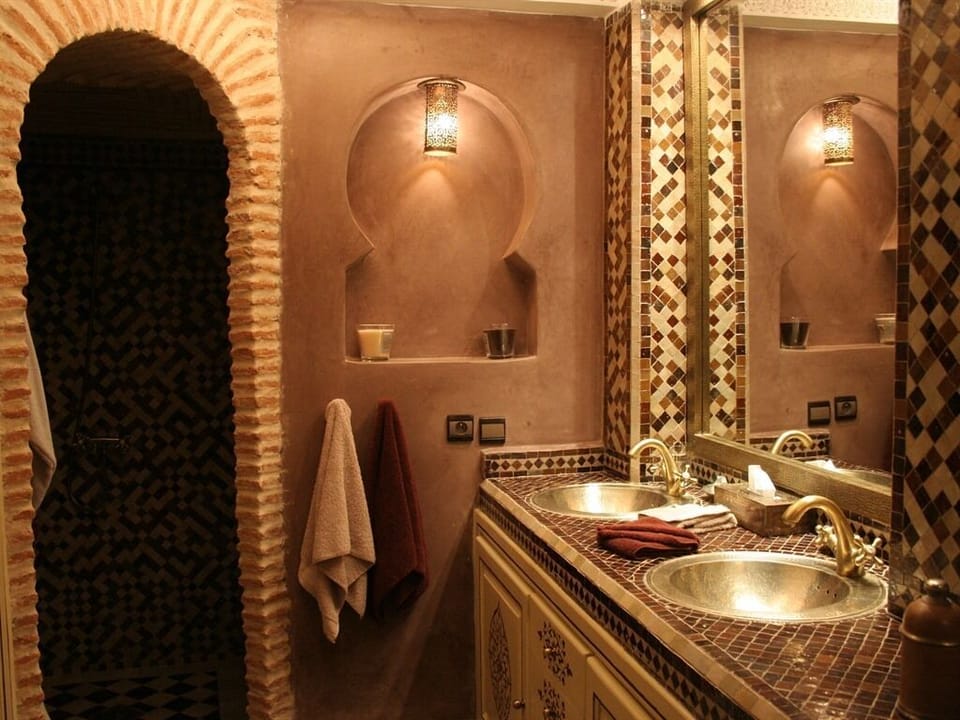 Family Suite, Private Bathroom | Bathroom | Bathrobes, towels