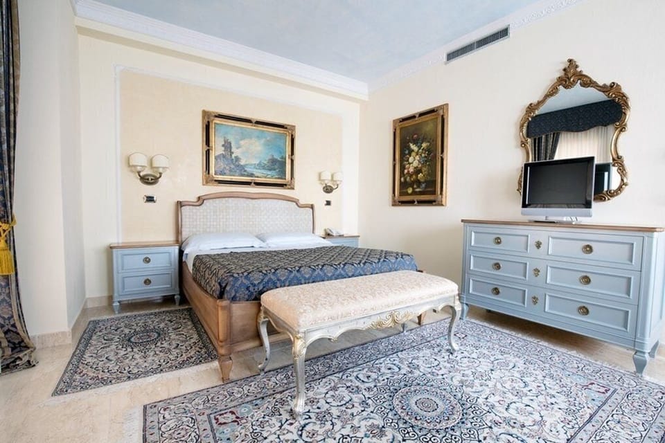 Suite | Minibar, in-room safe, desk, free WiFi