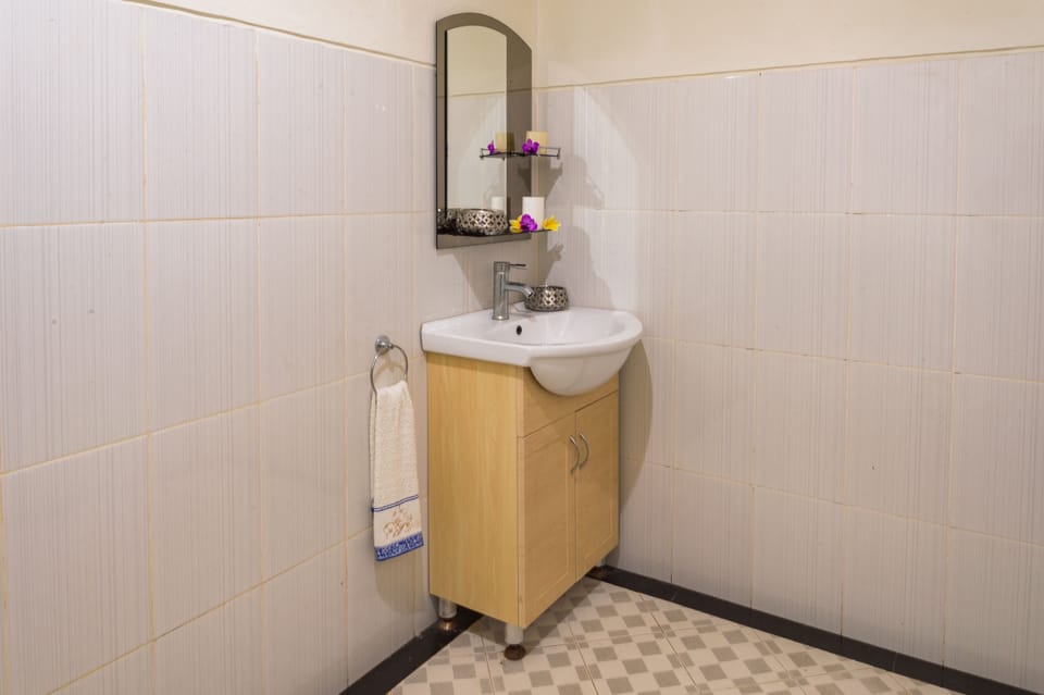 Deluxe Double Room | Bathroom sink