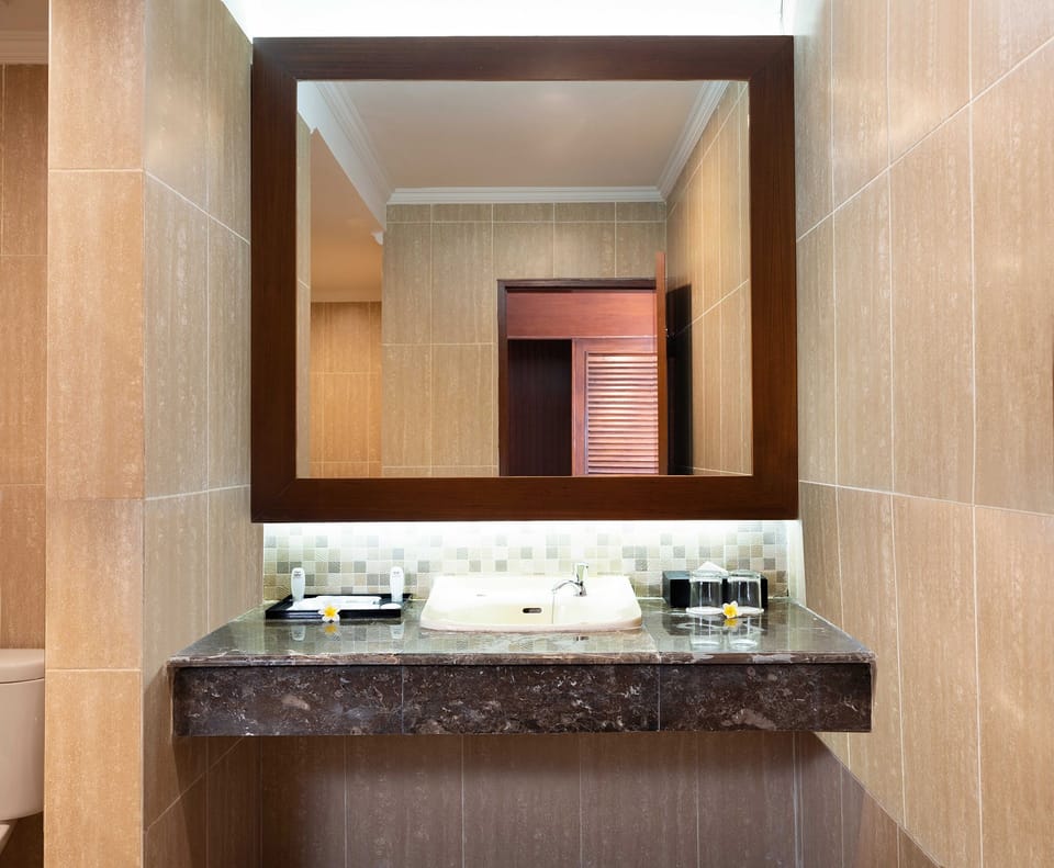 Minibar, bed sheets