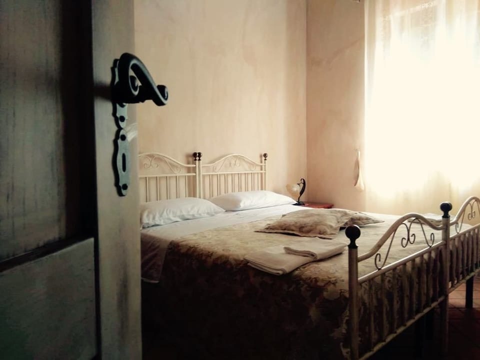 Desk, bed sheets