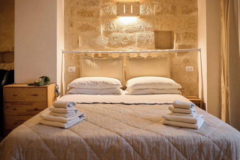 Classic Studio | Desk, soundproofing, WiFi (free), bed sheets