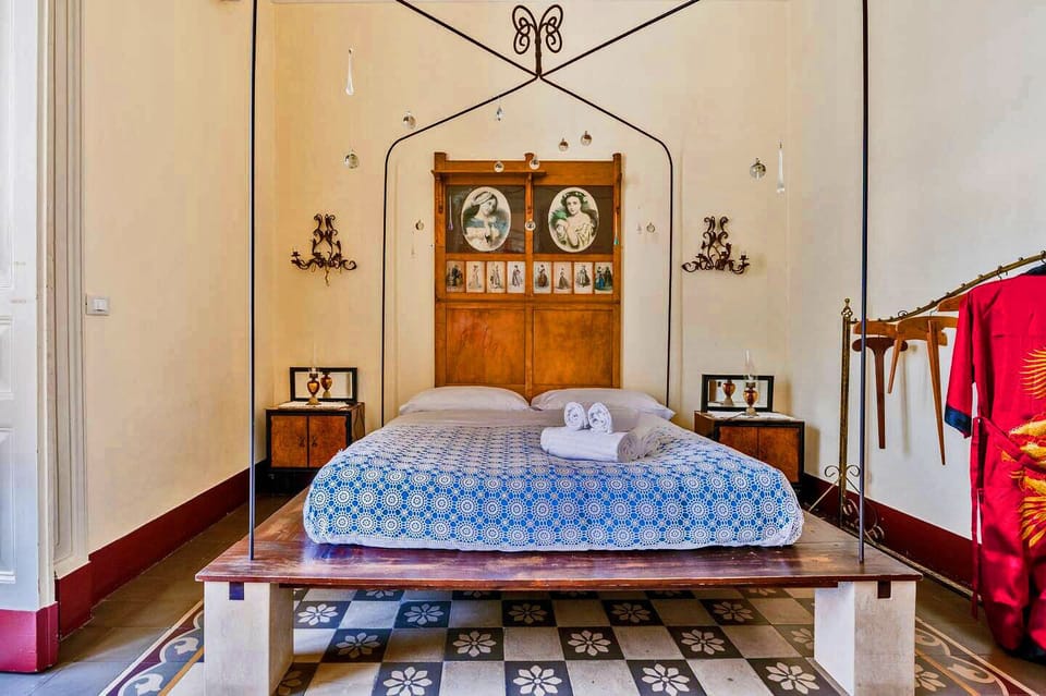 Premium bedding, desk, iron/ironing board, free WiFi