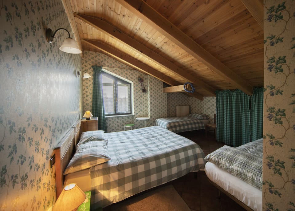 Quadruple Room | Premium bedding, desk, free cribs/infant beds, free WiFi