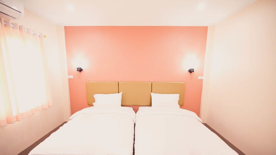 Basic Twin Room | Desk, blackout drapes, free WiFi, bed sheets
