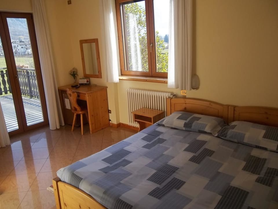 Double or Twin Room, Balcony | Minibar, desk, cribs (surcharge), WiFi (free)