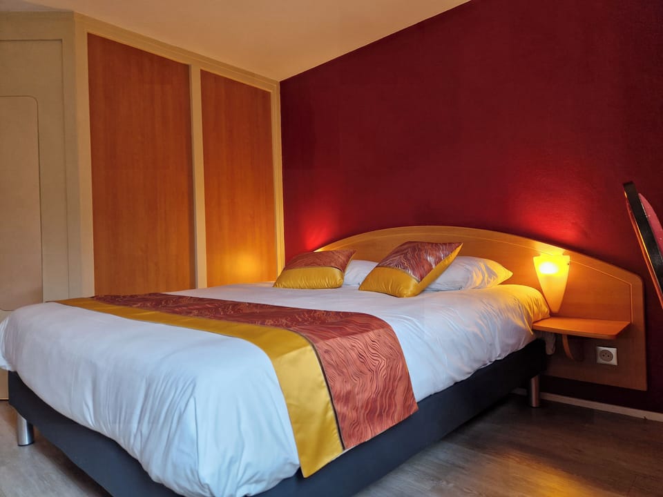 Double Room | Desk, free WiFi, bed sheets