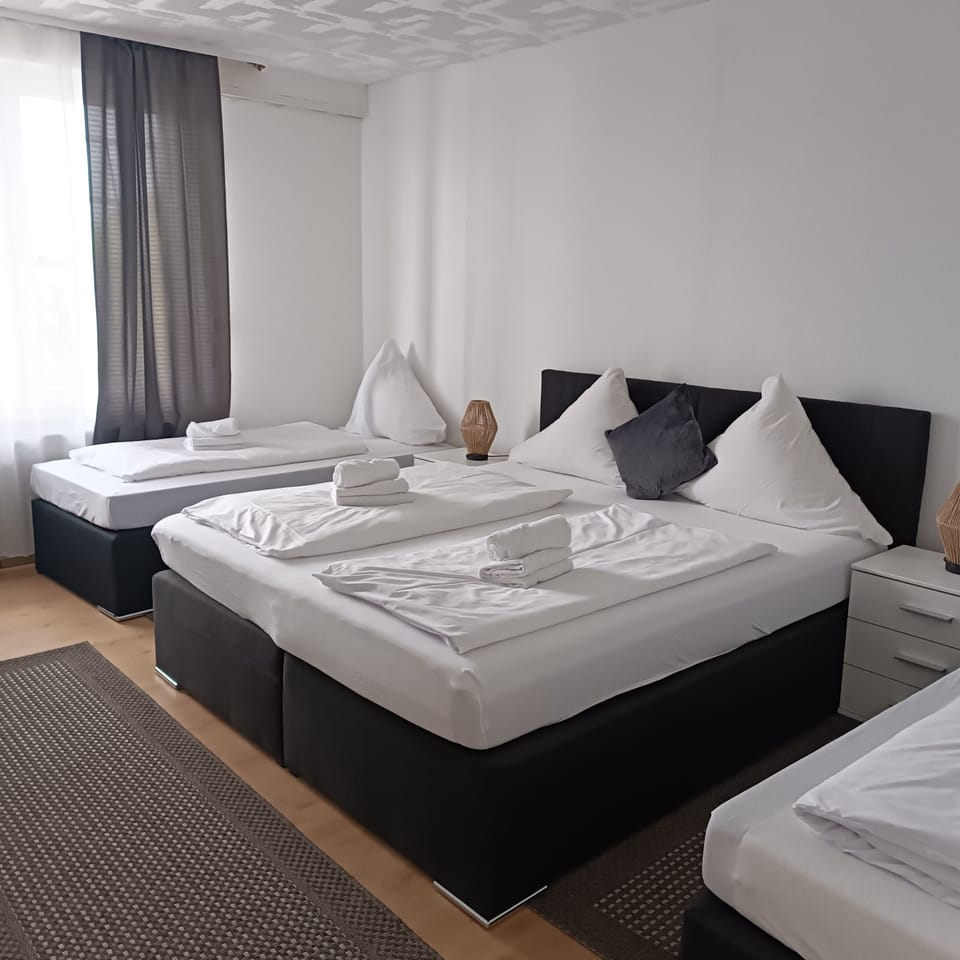 Basic Apartment | Desk, free WiFi, bed sheets