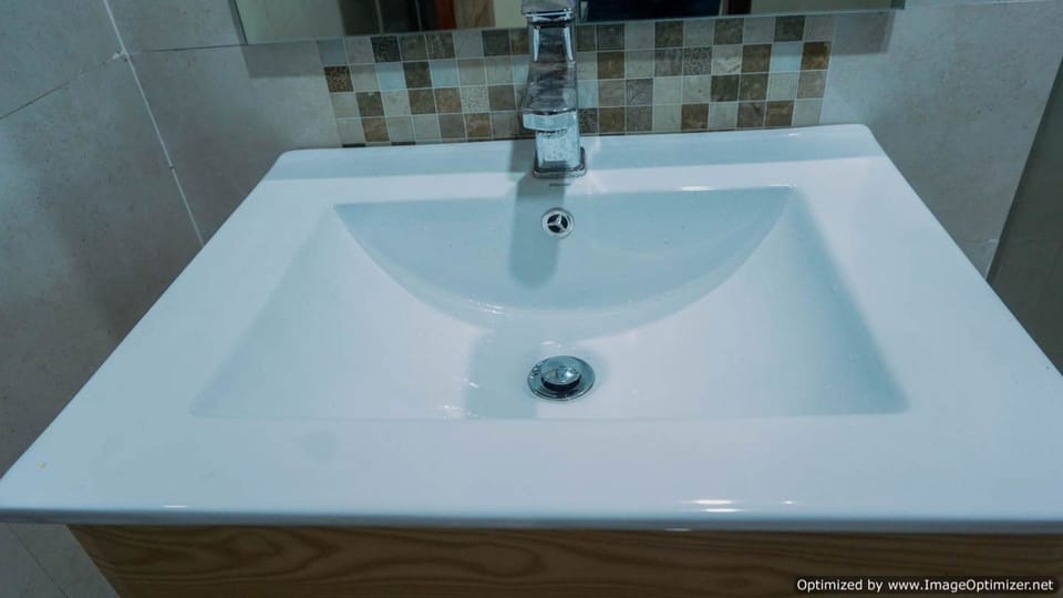 Standard Double Room, Non Smoking | Bathroom sink