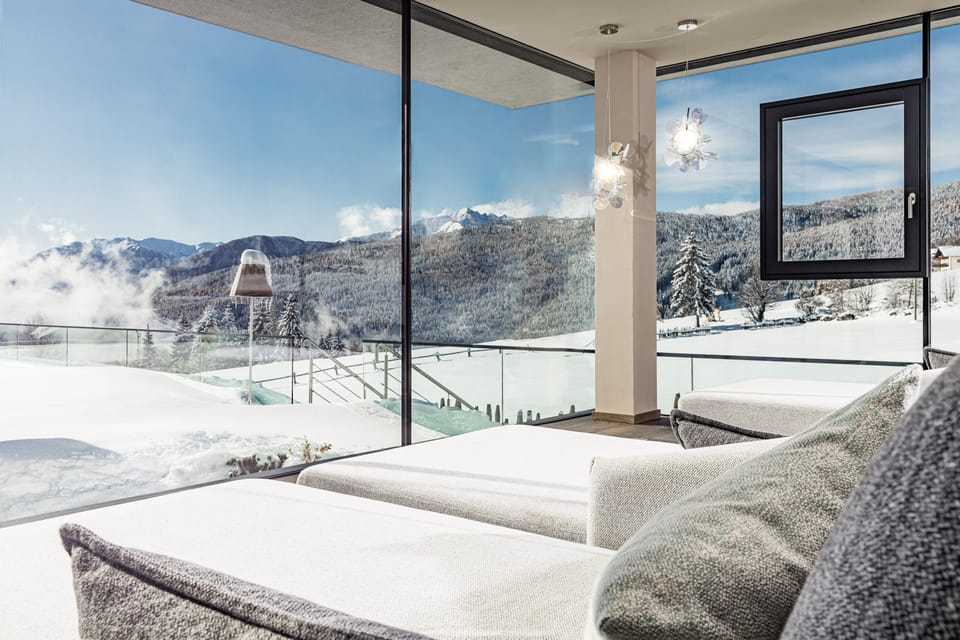 Couples treatment rooms, sauna, hot tub, steam room, body treatments