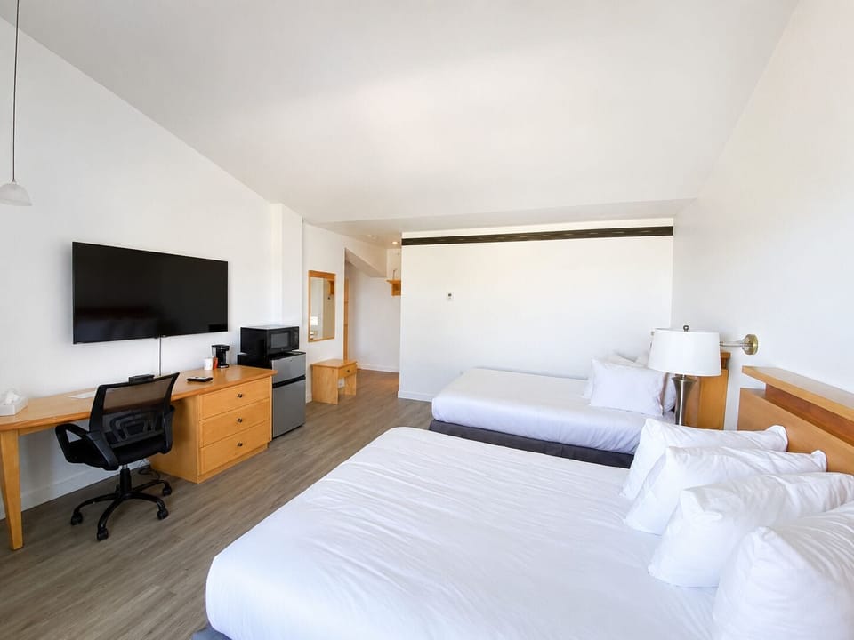 2 bedrooms, desk, soundproofing, WiFi (free)