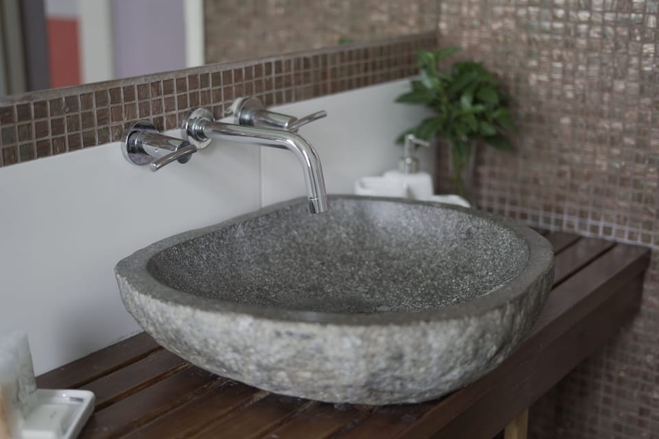 Standard Room | Bathroom | Shower, rainfall showerhead, free toiletries, hair dryer