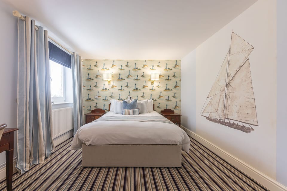 Double Room, Accessible | Individually decorated, iron/ironing board, free WiFi, bed sheets