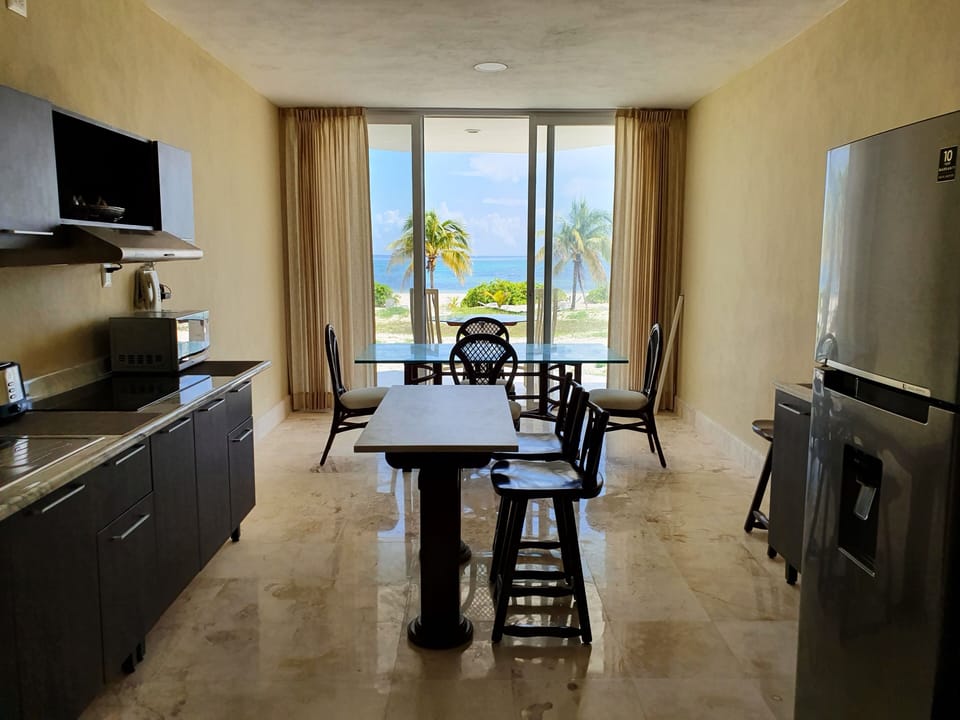 Apartment | Private kitchen | Microwave, coffee/tea maker