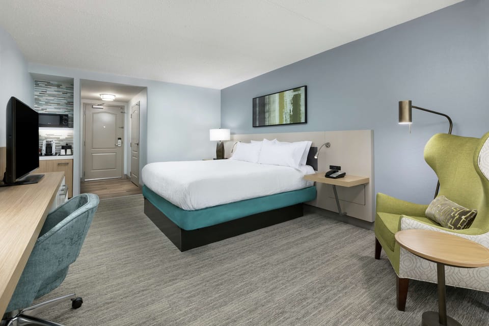 In-room safe, desk, laptop workspace, soundproofing