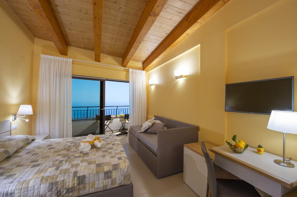 Luxury Triple Room | Minibar, individually decorated, individually furnished, desk