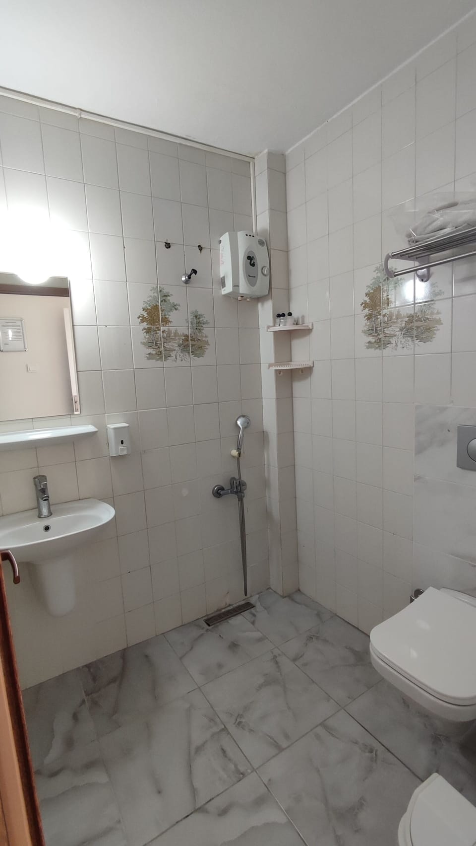 Standard Double or Twin Room, 1 Bedroom | Bathroom | Shower, rainfall showerhead, free toiletries, hair dryer