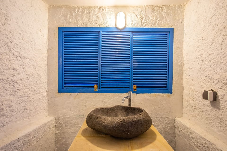 Separate tub and shower, free toiletries, hair dryer, towels