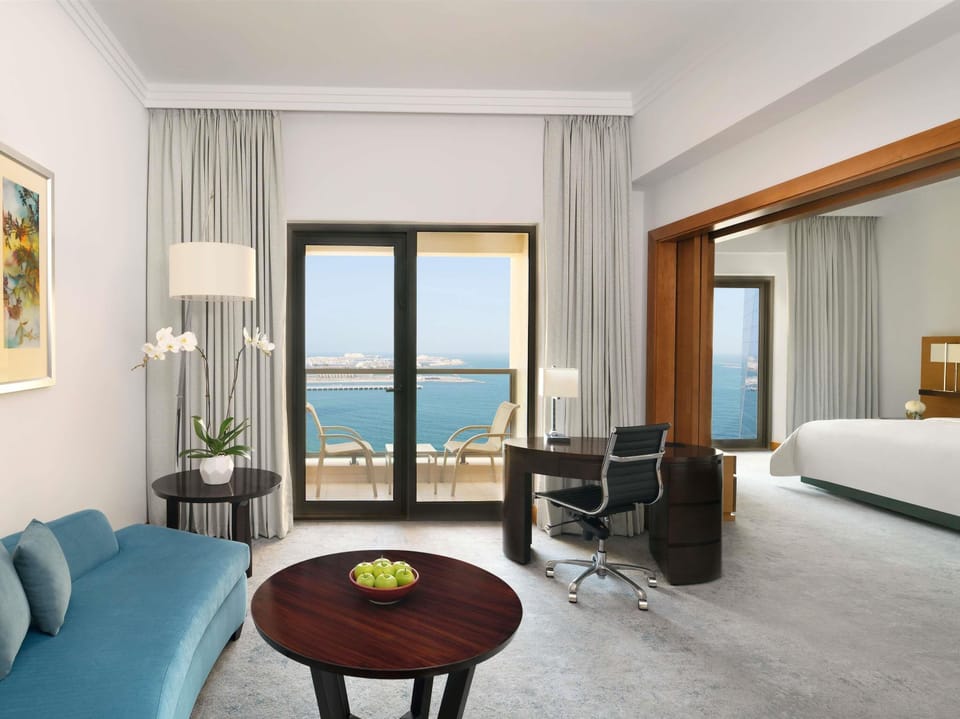 Executive Suite, 1 King Bed | Minibar, in-room safe, desk, laptop workspace