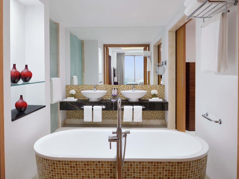 Royal Suite, 1 Double Bed, Balcony, Partial Sea View | Minibar, in-room safe, desk, laptop workspace