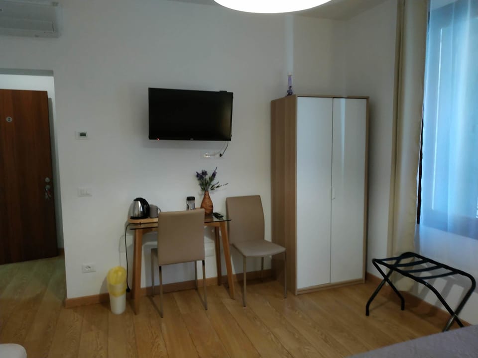 In-room safe, desk, blackout drapes, WiFi (free)