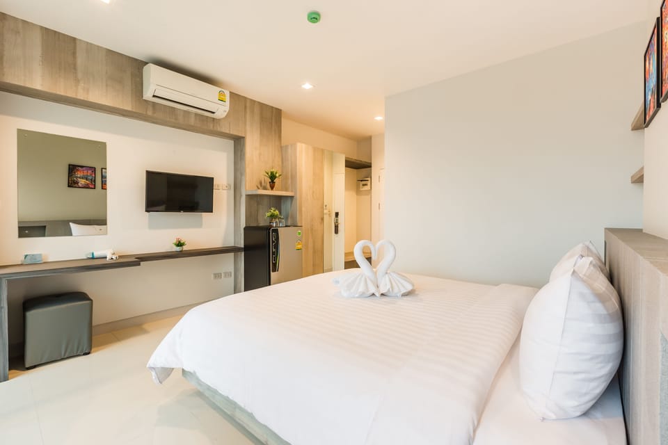 Deluxe Double Room | Blackout drapes, WiFi (free), bed sheets