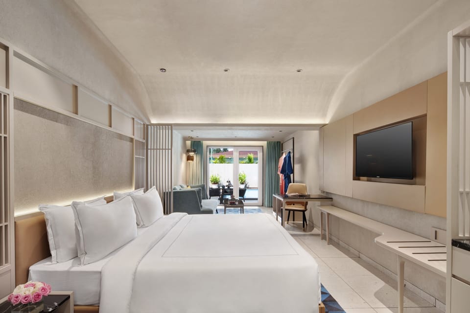 Hypo-allergenic bedding, in-room safe, desk, laptop workspace