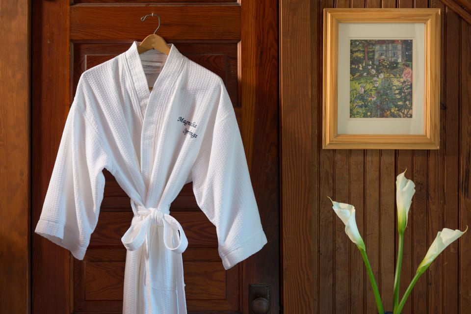 Deluxe Room, 1 Queen Bed, Non Smoking | Egyptian cotton sheets, premium bedding, individually decorated