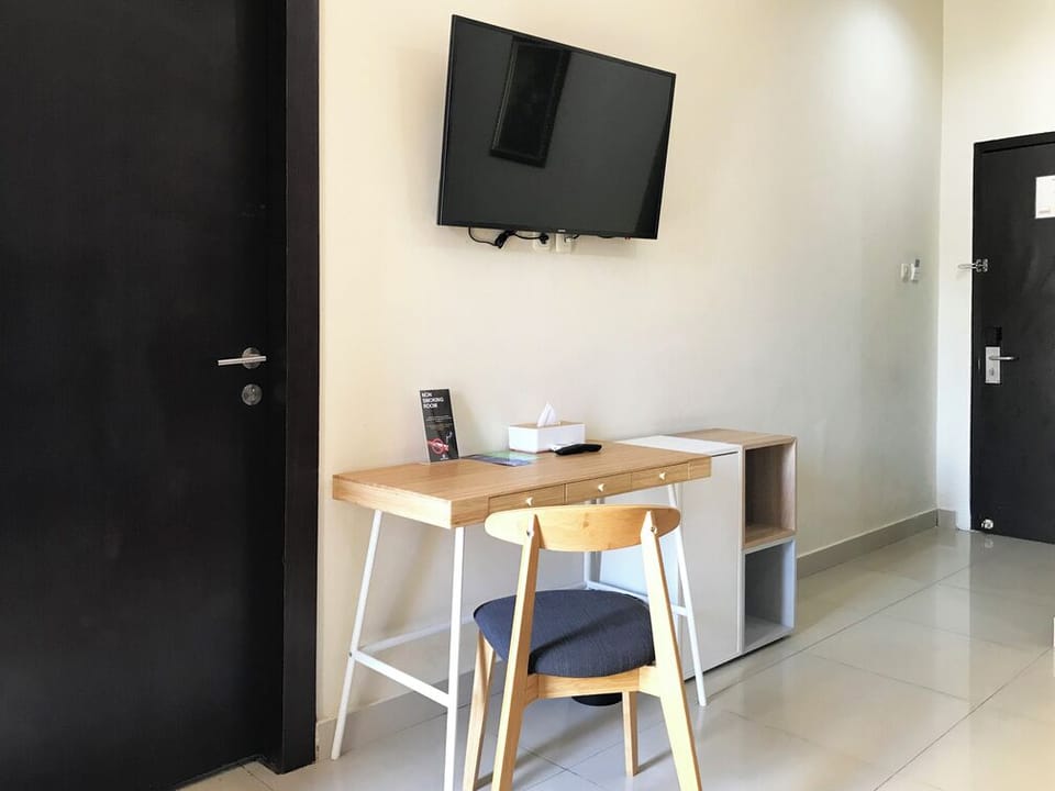 Grand Room, 1 King Bed | Minibar, free WiFi, bed sheets