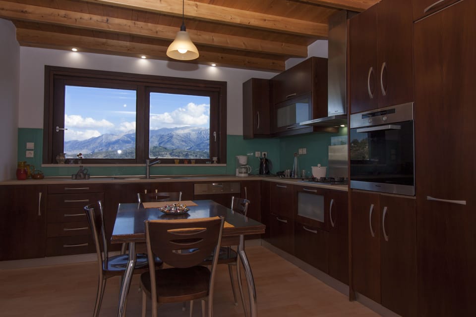 Family House, 3 Bedrooms | Private kitchen | Coffee/tea maker, stovetop, electric kettle, cookware/dishes/utensils