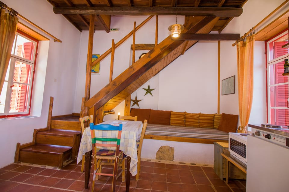 Traditional House, 2 Bedrooms | Living area