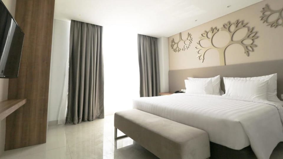 Suite | Desk, free WiFi