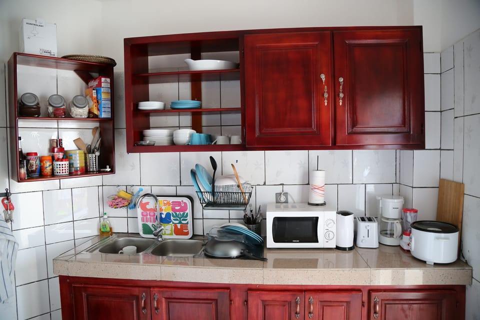 Comfort Double Room (Le Point Depart) | Shared kitchen | Fridge, microwave, oven, stovetop