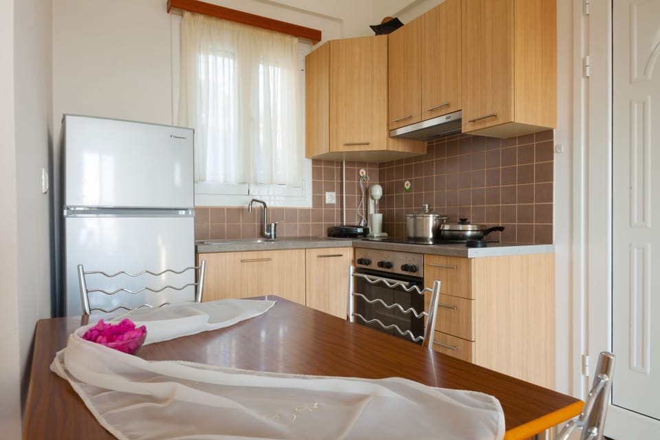 Studio, Garden View (Triple) | Private kitchen | Full-size fridge, oven, stovetop, coffee/tea maker