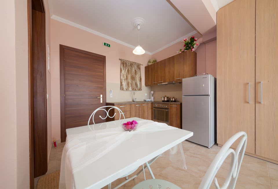 Studio, Garden View (Triple) | Living area | Flat-screen TV