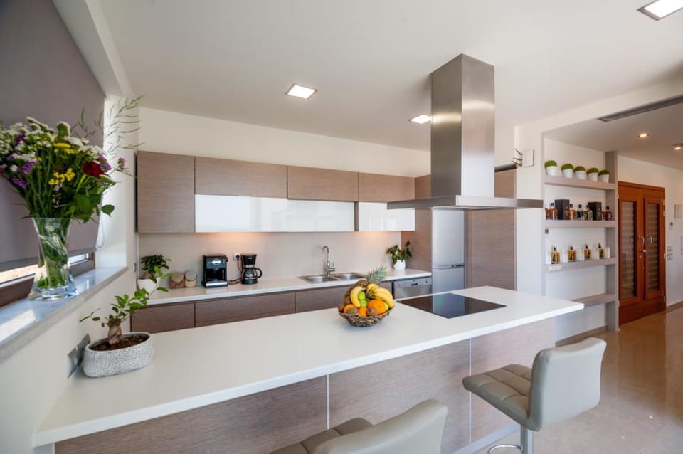 Deluxe Villa, 4 Bedrooms, Private Pool, Sea View | Private kitchen | Full-size fridge, oven, stovetop, dishwasher