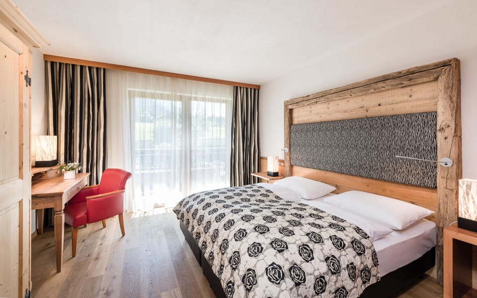Premium bedding, in-room safe, desk, free WiFi