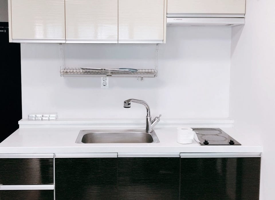 Fridge, microwave, stovetop, electric kettle