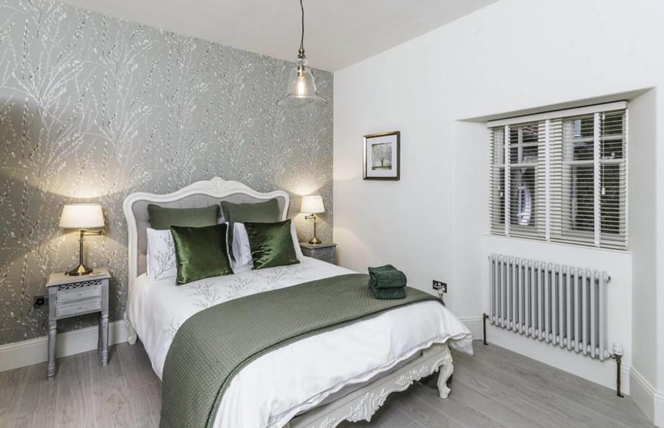 Cottage, Multiple Beds, Non Smoking | 2 bedrooms, Egyptian cotton sheets, premium bedding, free WiFi