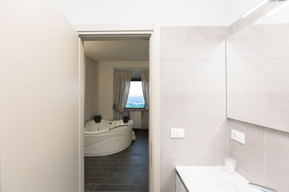 Deluxe Double Room, Bathtub | Bathroom | Free toiletries, hair dryer, towels