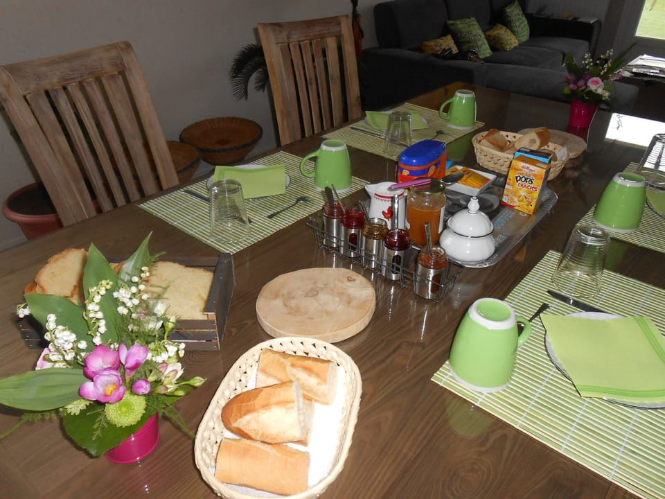 Free daily continental breakfast