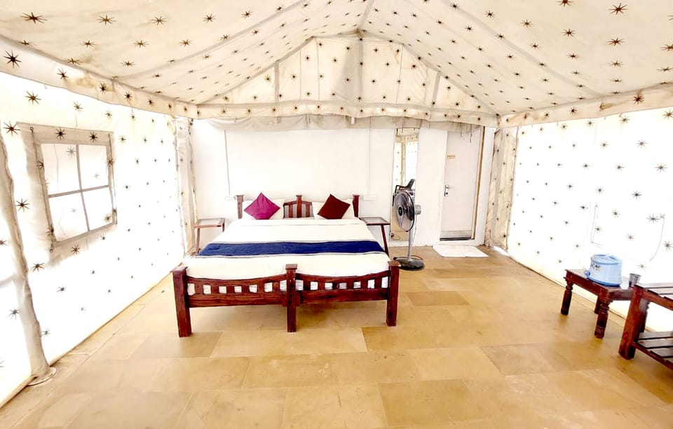 Deluxe Tent, 1 Double Bed, Non Smoking | Living area | Fireplace