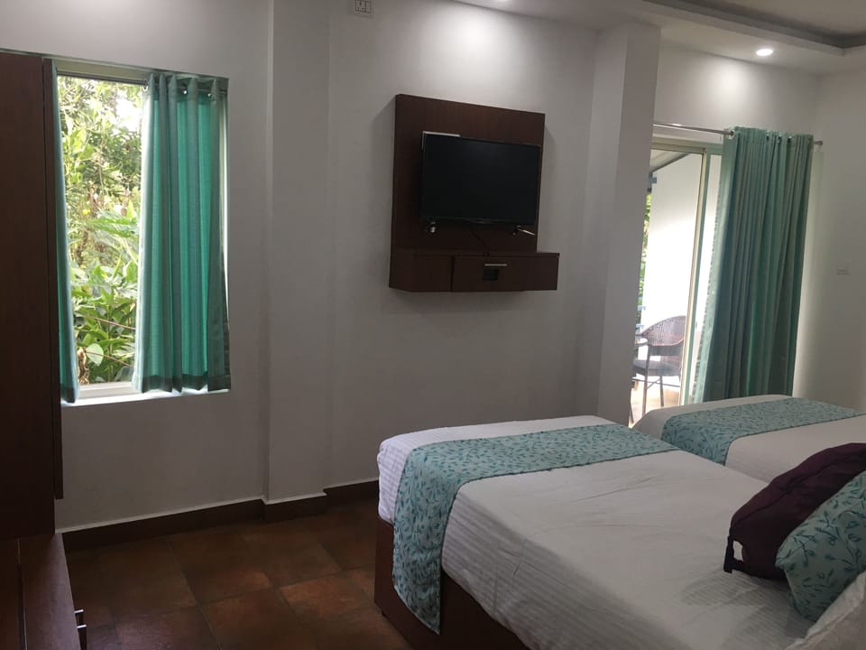 Plantation Room with Balcony | 5 bedrooms, in-room safe, desk, blackout drapes