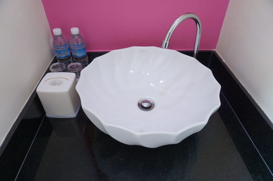Bathroom sink