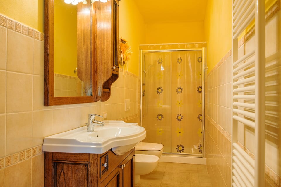 Apartment, 2 Bedrooms | Bathroom | Shower, rainfall showerhead, bidet, towels